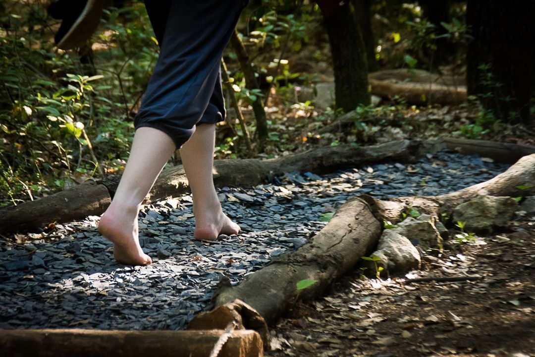 sentier peids nus